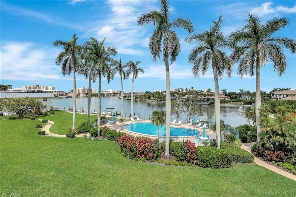 383 Harbour DR 304 NAPLES, FL 34103