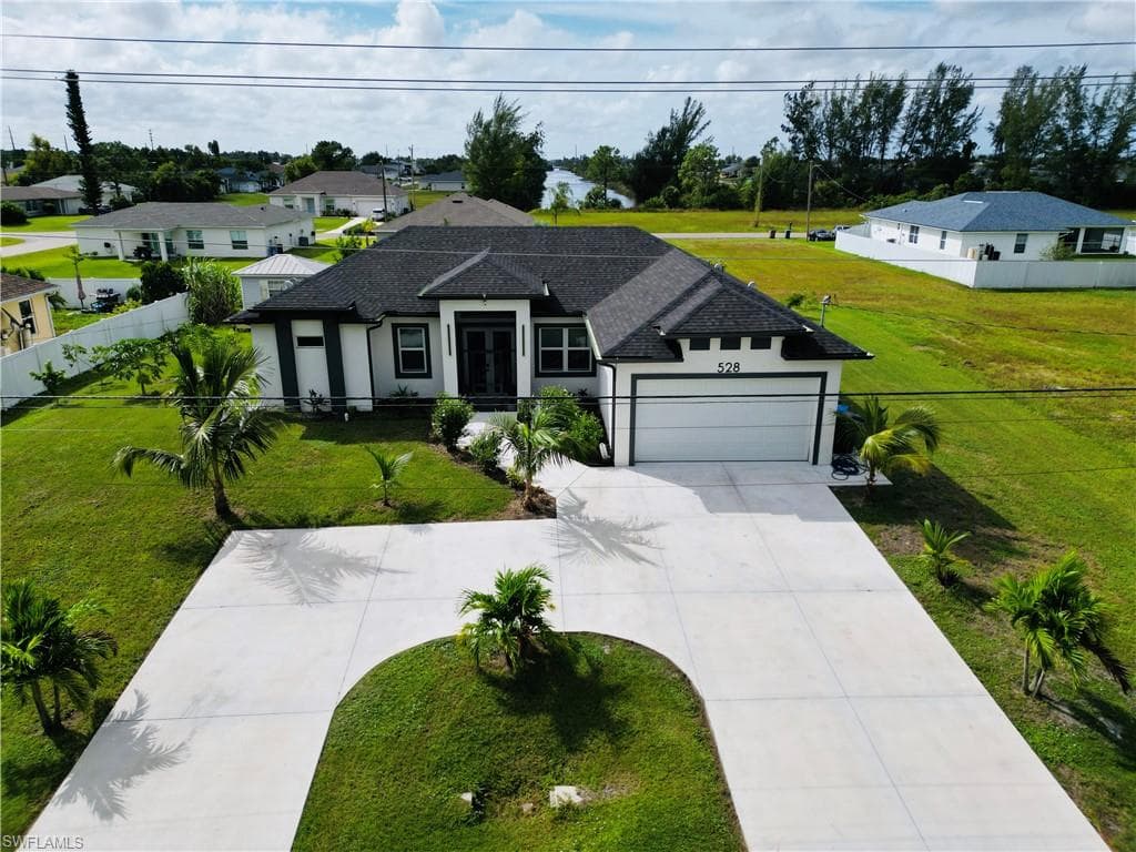 528 Jacaranda PKWY E CAPE CORAL, FL 33909