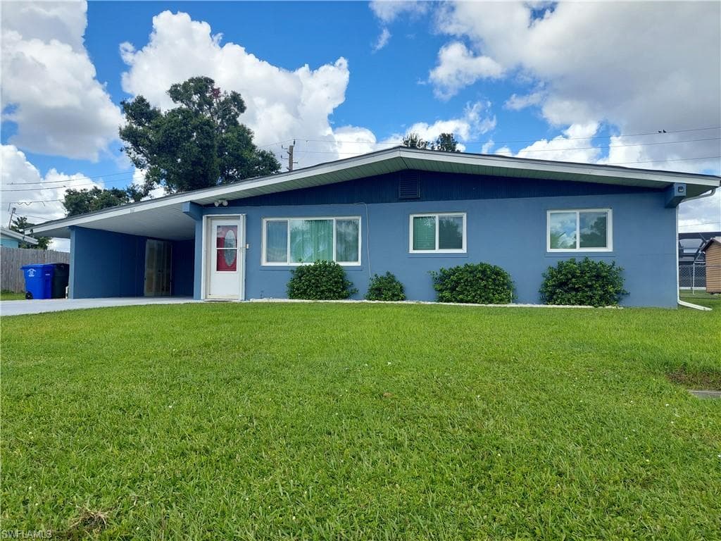1661 Manor AVE FORT MYERS, FL 33901