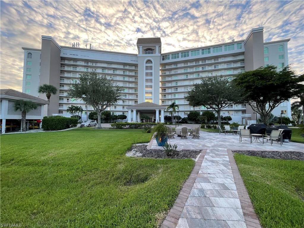 13105 Vanderbilt DR 802 NAPLES, FL 34110