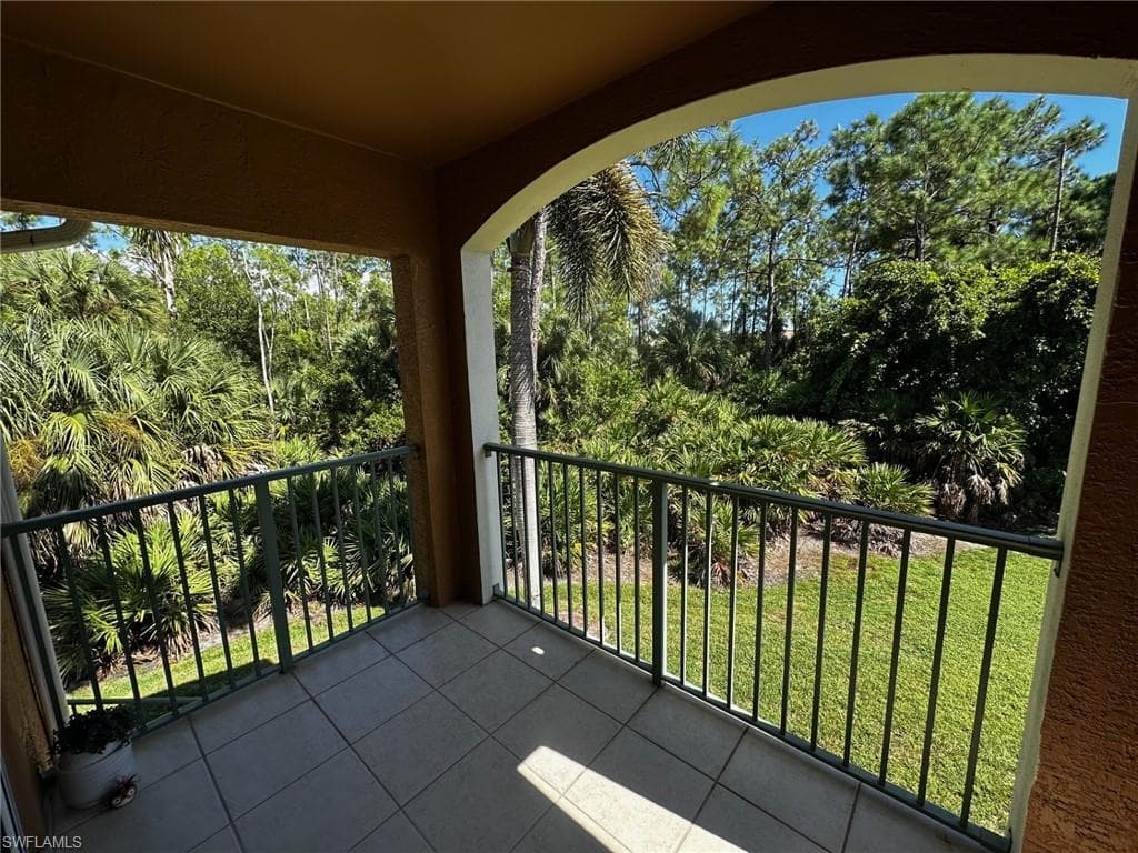 1270 Wildwood Lakes BLVD 202 NAPLES, FL 34104