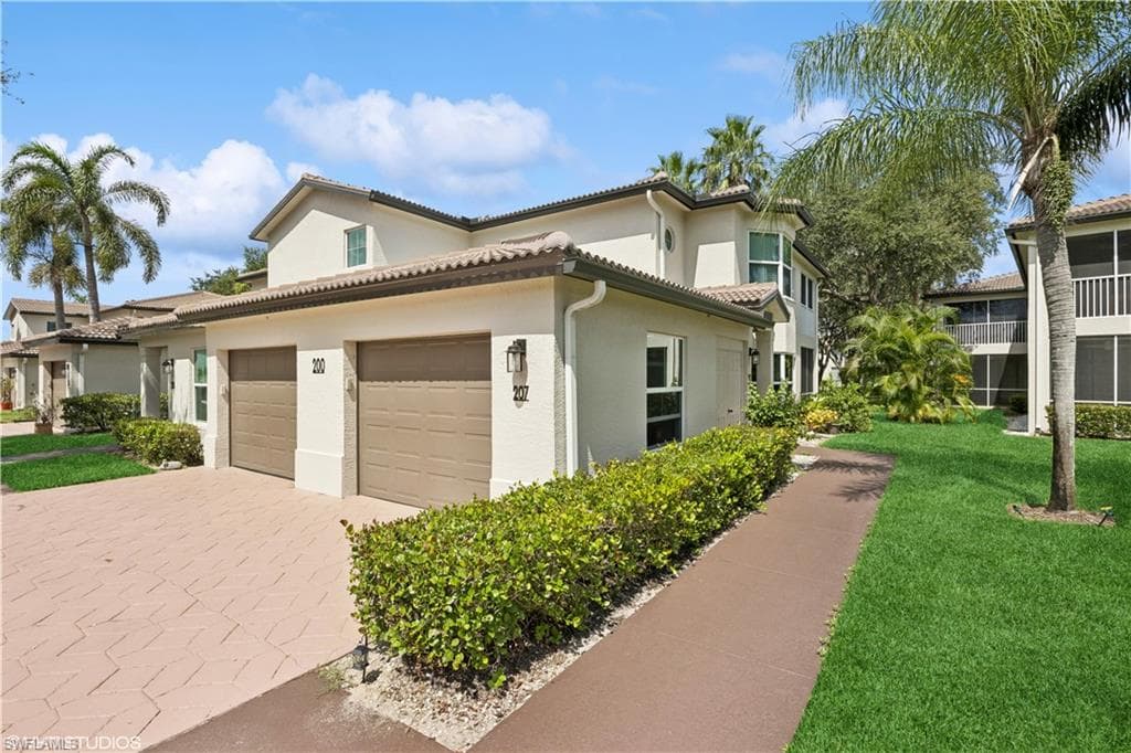 200 Diamond CIR 207 NAPLES, FL 34110