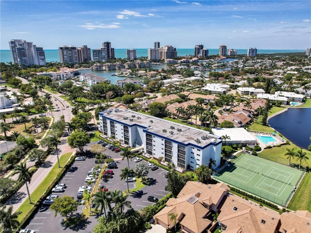 555 Park Shore DR B-311 NAPLES, FL 34103