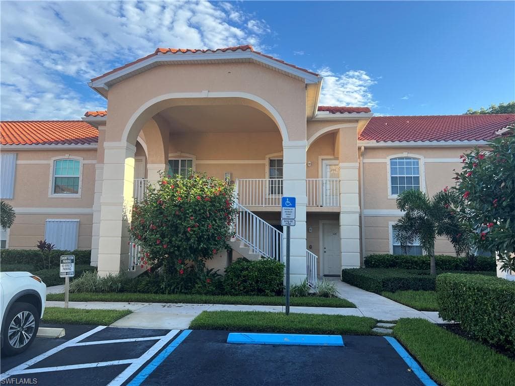 9601 Rosewood Pointe TER 204 BONITA SPRINGS, FL 34135