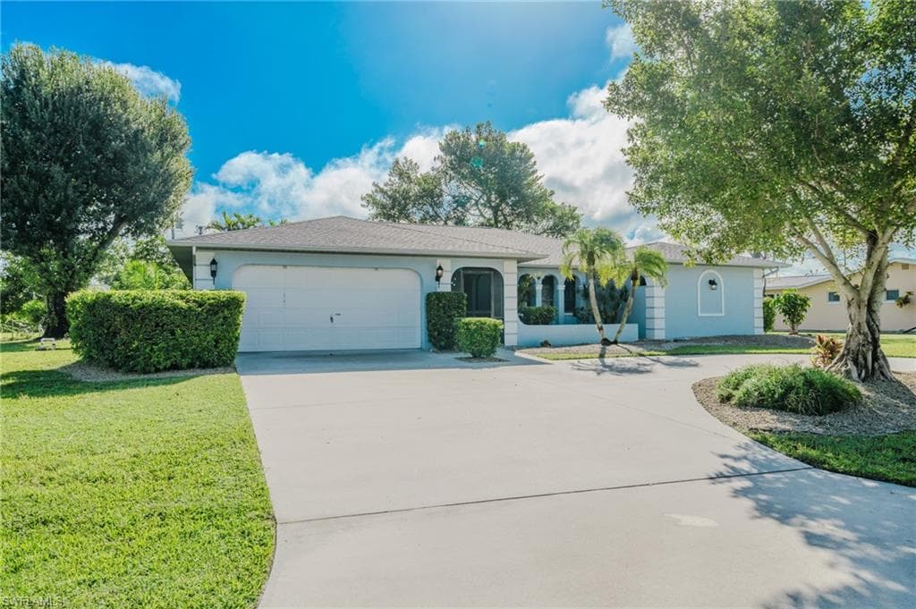 4015 SE 9th CT CAPE CORAL, FL 33904