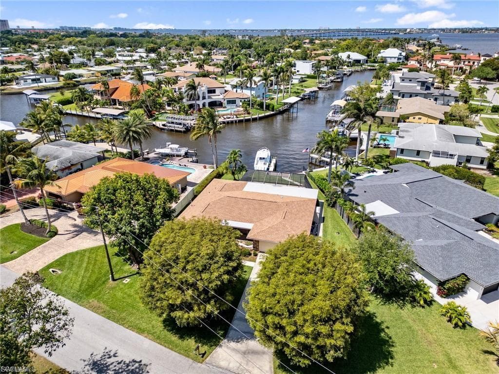 450 Keenan AVE FORT MYERS, FL 33919