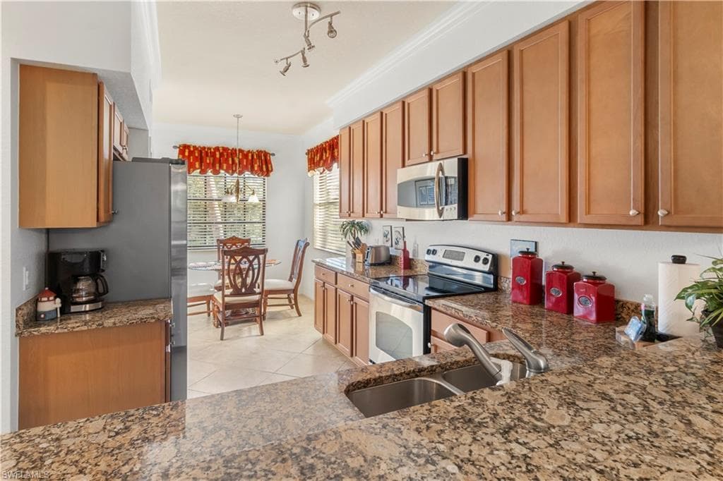 9715 Acqua CT 121 NAPLES, FL 34113