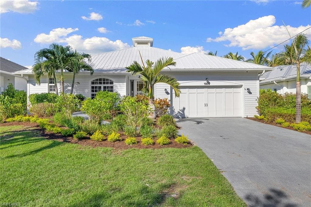 1900 Sandpiper ST NAPLES, FL 34102