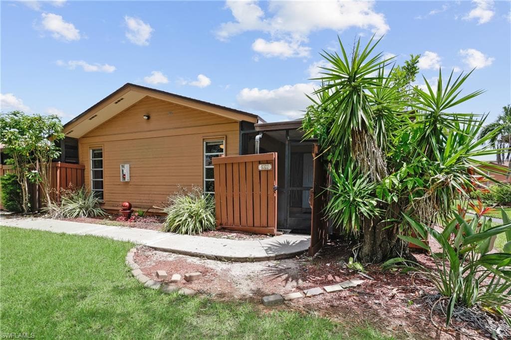 6322 Royal Woods DR FORT MYERS, FL 33908