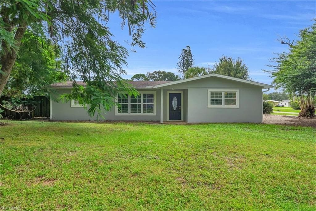 3897 Coconut CIR S NAPLES, FL 34104