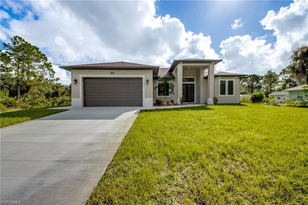 1104 Henry AVE LEHIGH ACRES, FL 33972