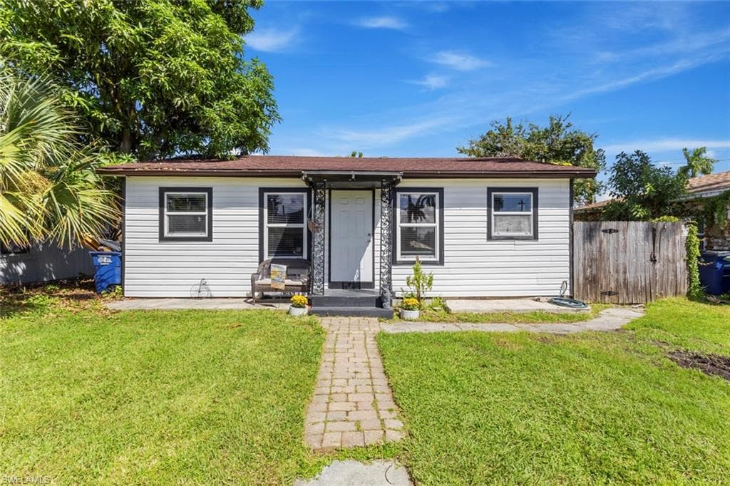 26 Cypress ST NORTH FORT MYERS, FL 33903