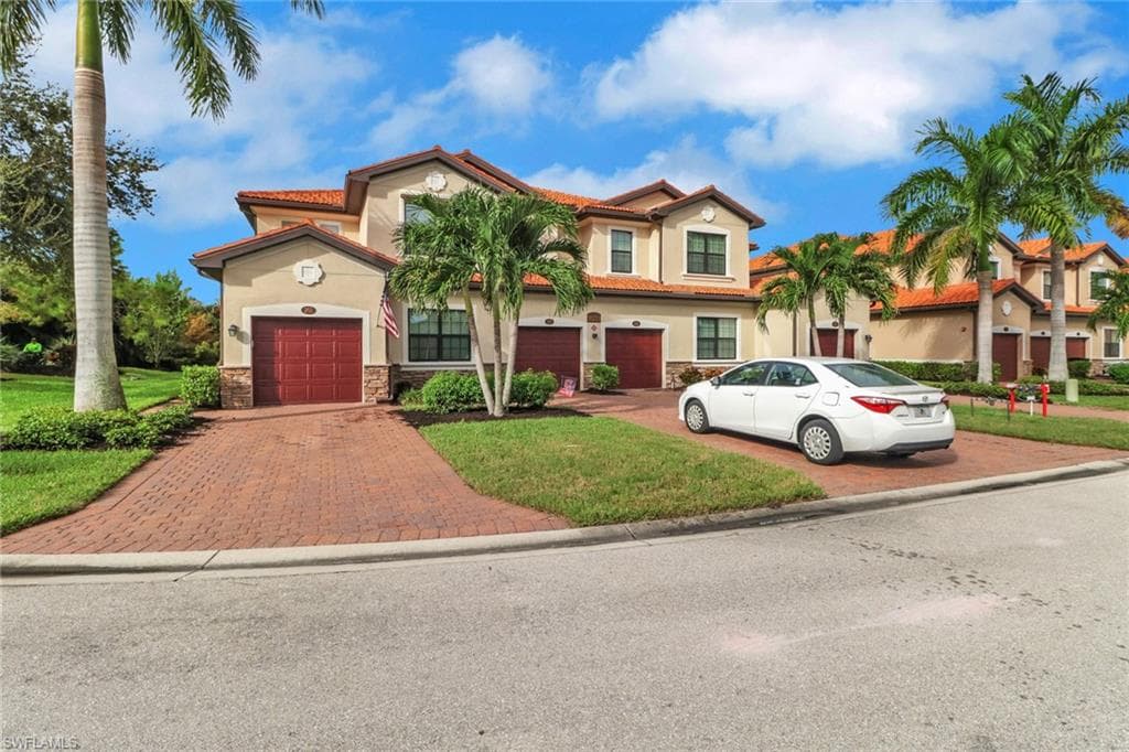 26233 Palace LN 201 BONITA SPRINGS, FL 34135