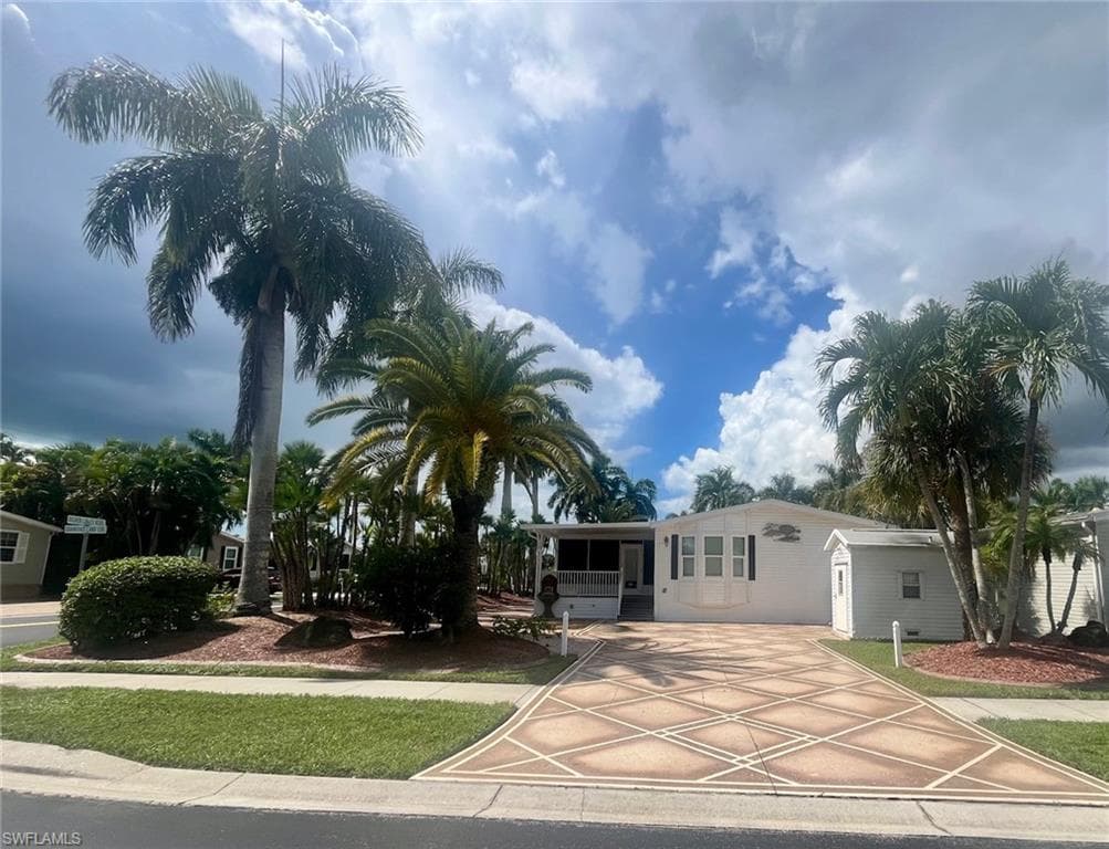 1352 Amethyst Lake LN NAPLES, FL 34114