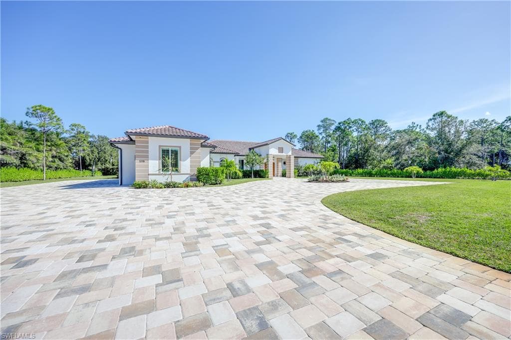 590 Carica RD NAPLES, FL 34108