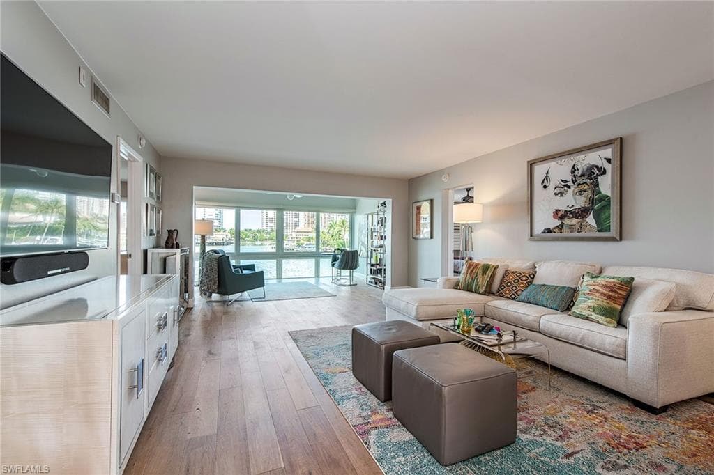 4155 Crayton RD 203 NAPLES, FL 34103