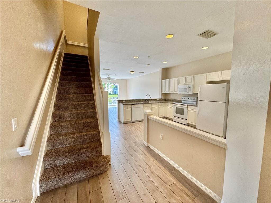 912 Hampton CIR 92 NAPLES, FL 34105