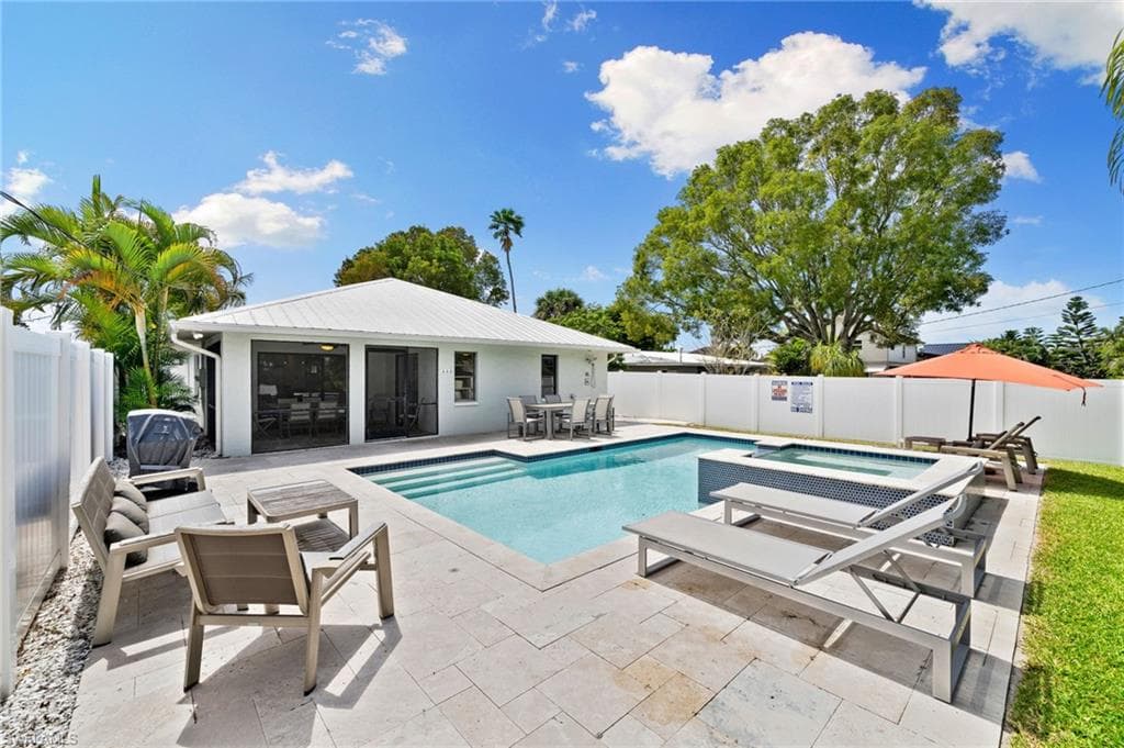 521 102nd AVE N NAPLES, FL 34108