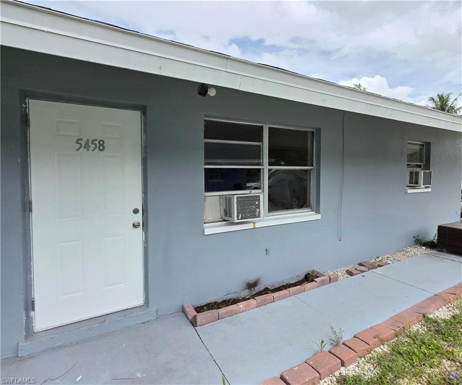 5458/5460 TENTH AVE FORT MYERS, FL 33907