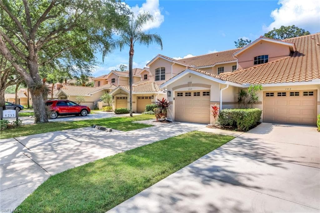 8235 Danbury BLVD 103 NAPLES, FL 34120