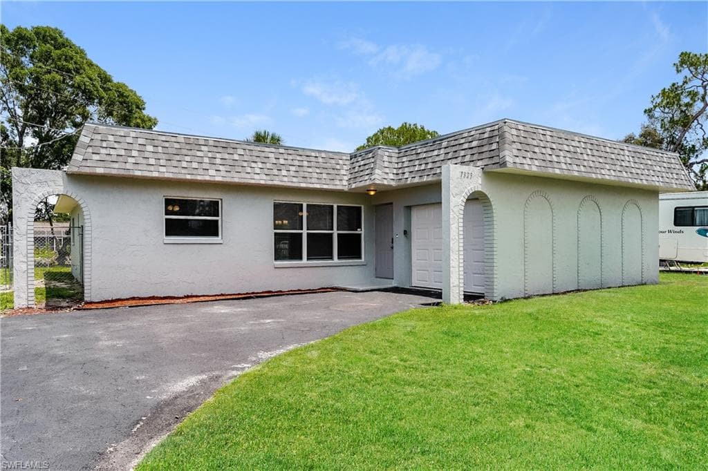 7323 Barragan RD FORT MYERS, FL 33967
