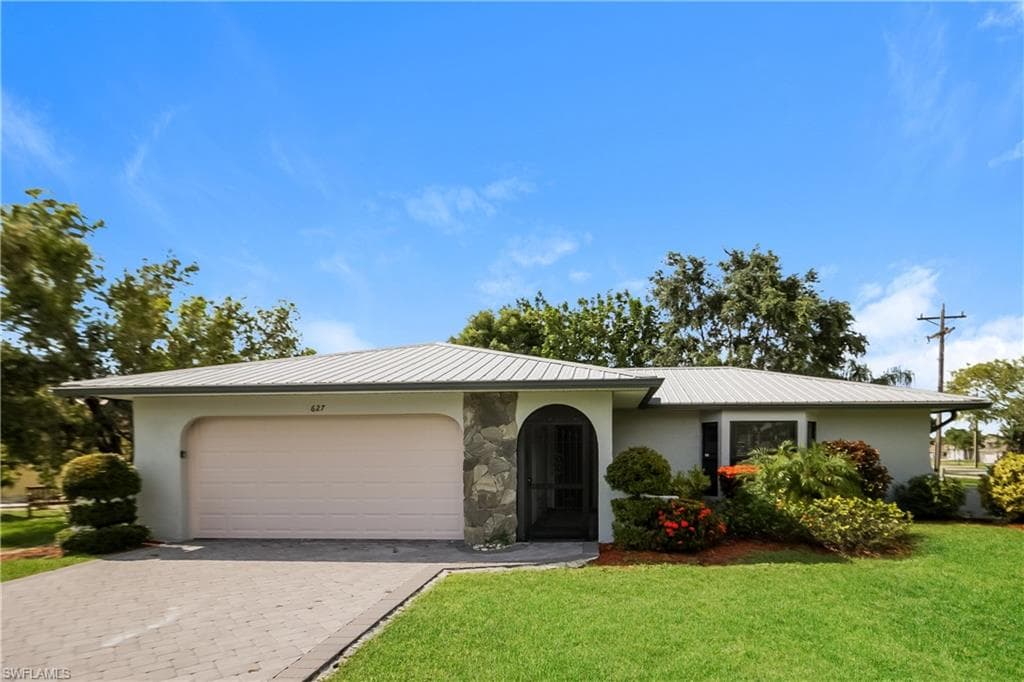 627 SE 19th LN CAPE CORAL, FL 33990