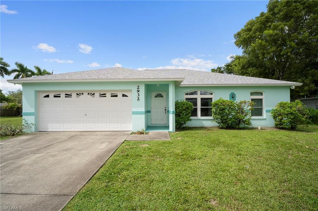 2932 Holly RD FORT MYERS, FL 33901