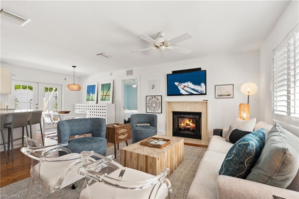 725 Central AVE NAPLES, FL 34102