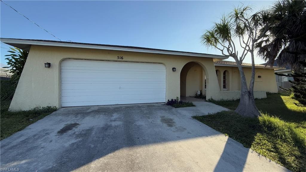 516 W Archer PKWY CAPE CORAL, FL 33904