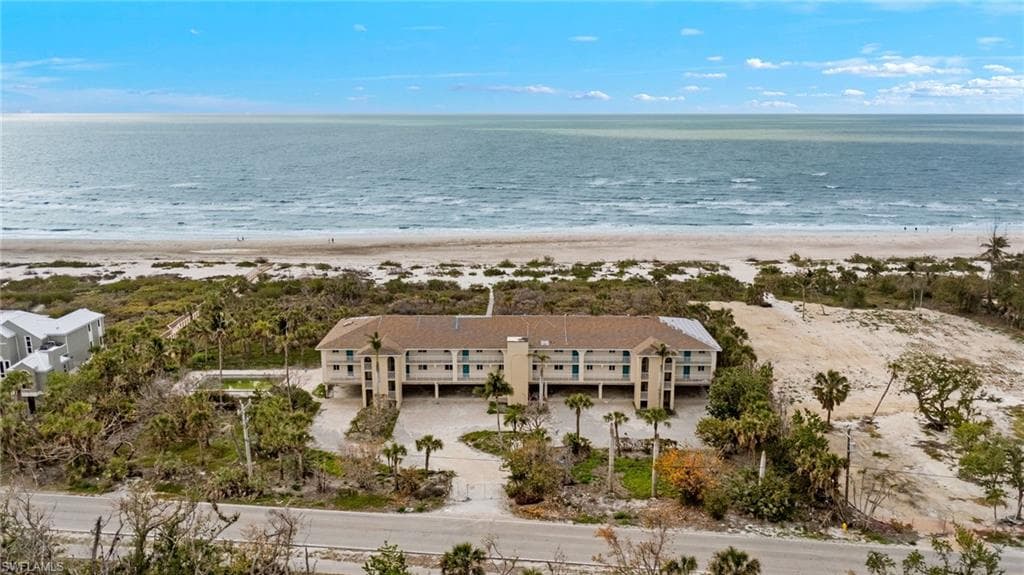 527 E Gulf DR 204 SANIBEL, FL 33957