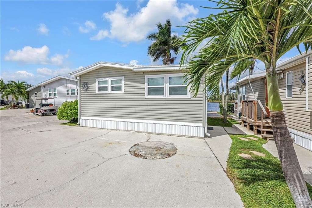 7031 Armadillo WAY FORT MYERS, FL 33967