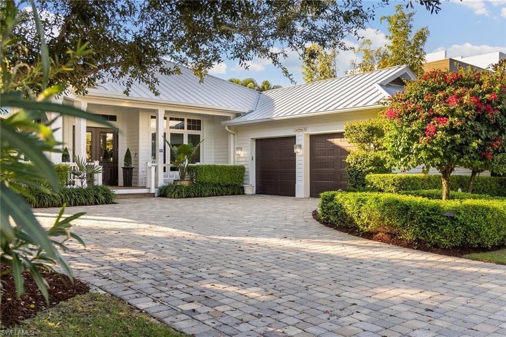 642 Bougainvillea RD NAPLES, FL 34102
