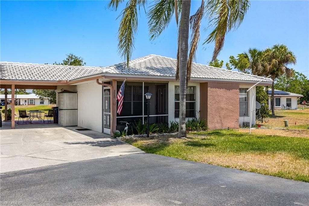220 Oakmont PKWY LEHIGH ACRES, FL 33936