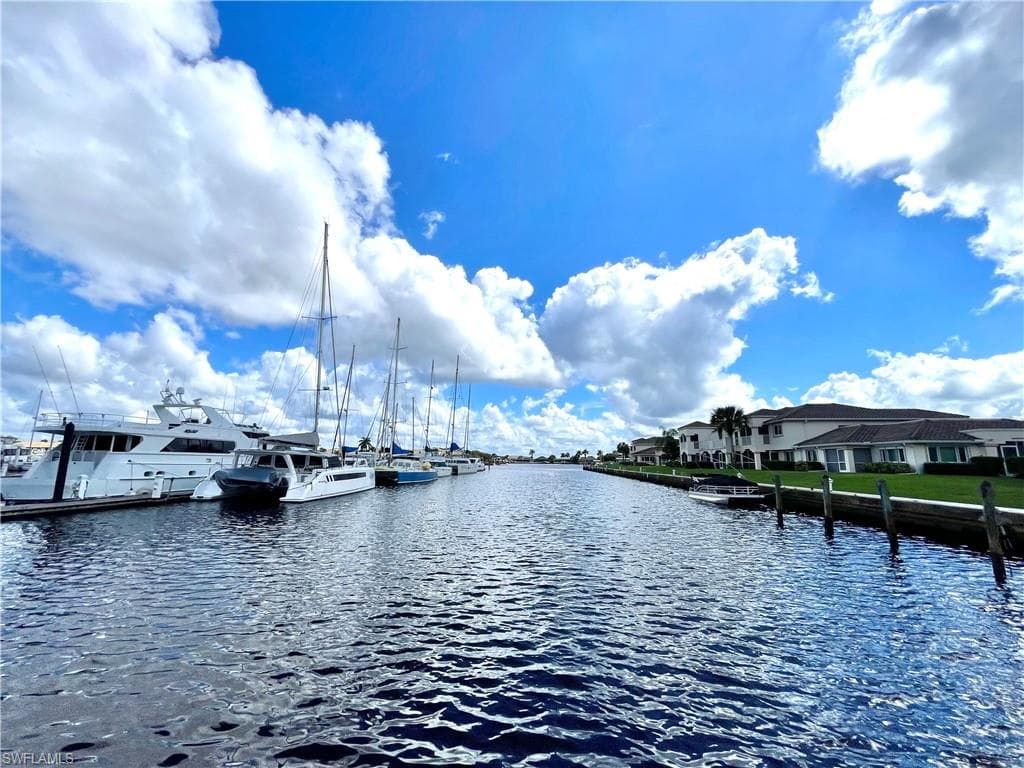 317 Sunrise Cay 204 NAPLES, FL 34114