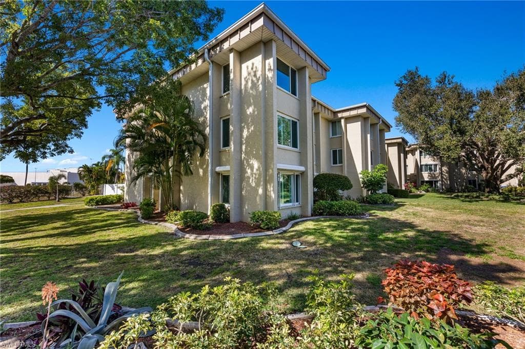 2244 Winkler AVE 213 FORT MYERS, FL 33901