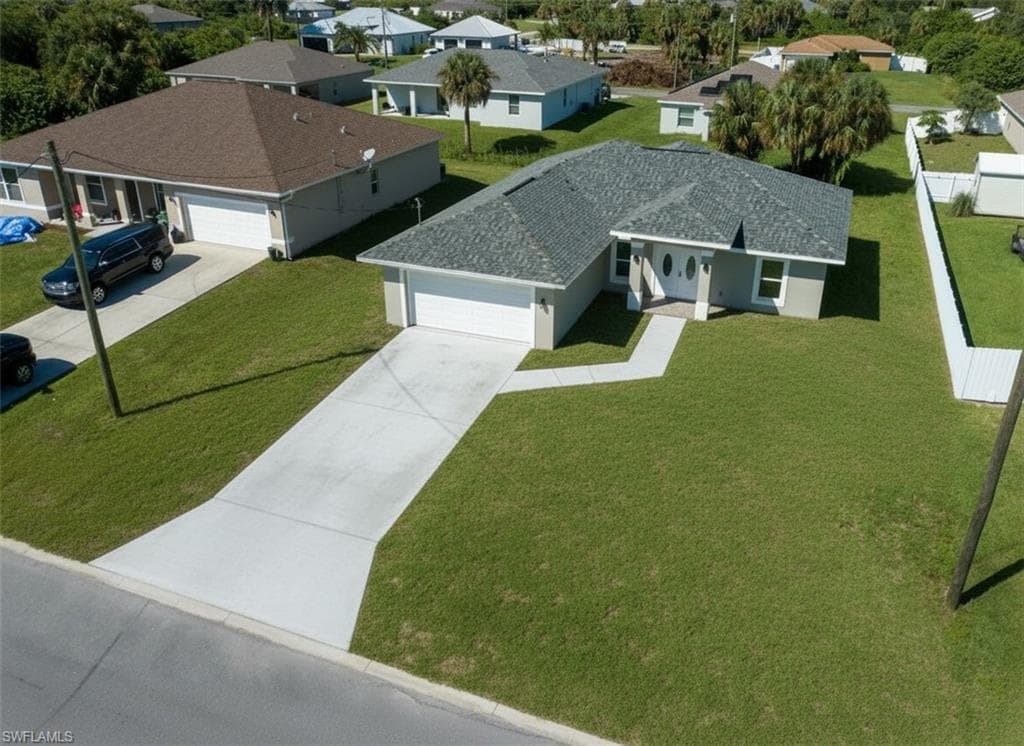 8038 Sunrise CIR LABELLE, FL 33935