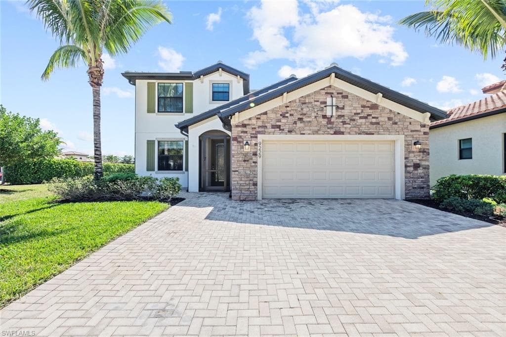 9229 Woodhurst DR NAPLES, FL 34120