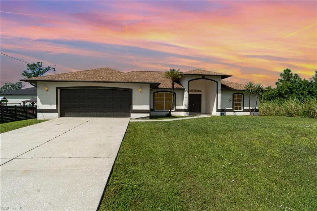 903 McArthur AVE LEHIGH ACRES, FL 33936