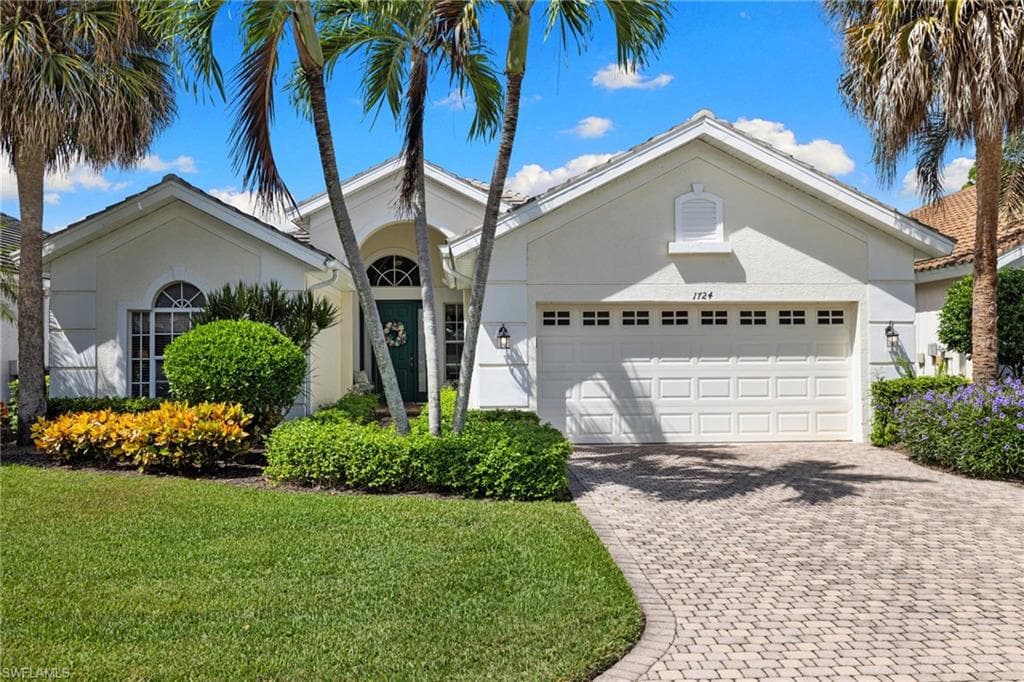 1724 Winding Oaks WAY NAPLES, FL 34109