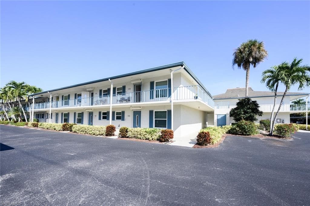 325 Charlemagne BLVD B201 NAPLES, FL 34112