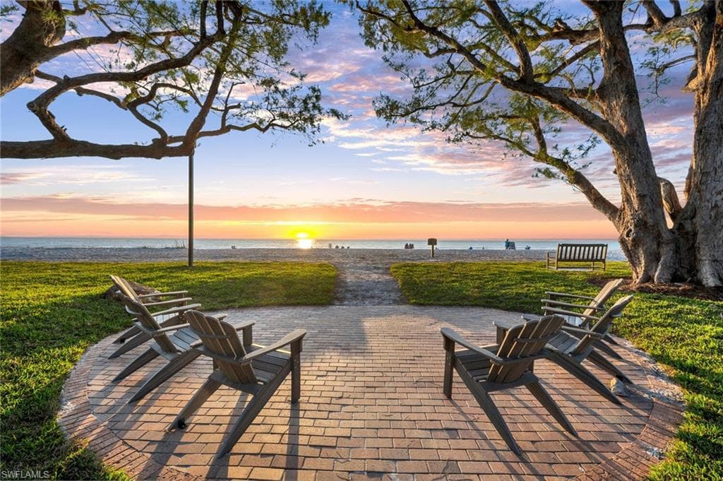 2050 Crayton RD NAPLES, FL 34102