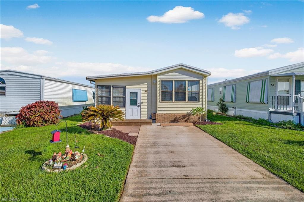 53 La Fonda LN NORTH FORT MYERS, FL 33903