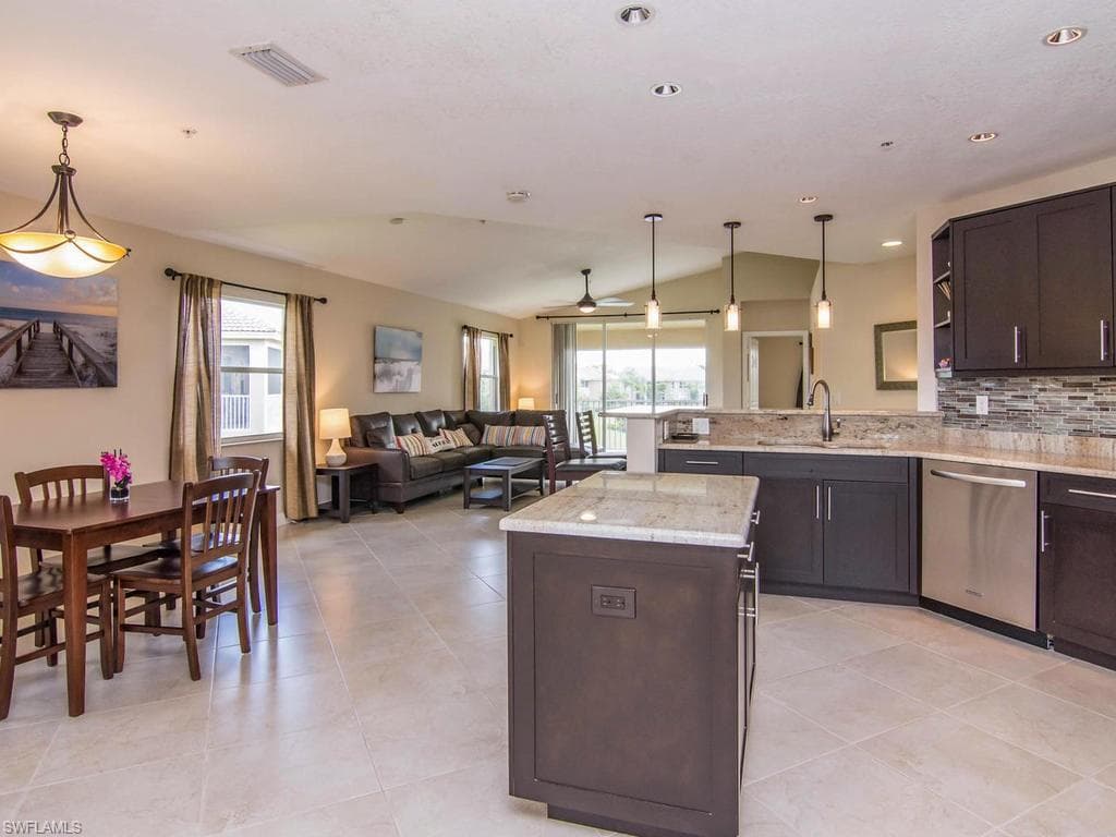 6610 Huntington Lakes CIR 201 NAPLES, FL 34119