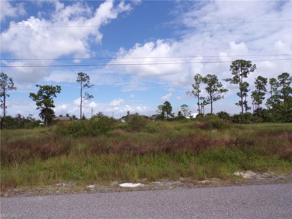2221 NE 33rd TER CAPE CORAL, FL 33909