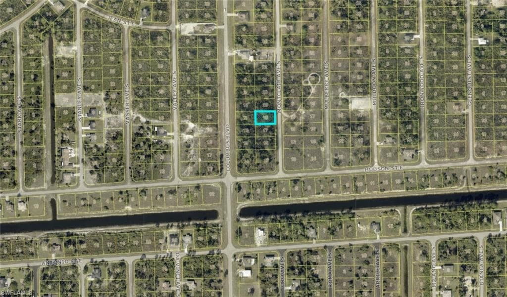 652 Montclair AVE S LEHIGH ACRES, FL 33974