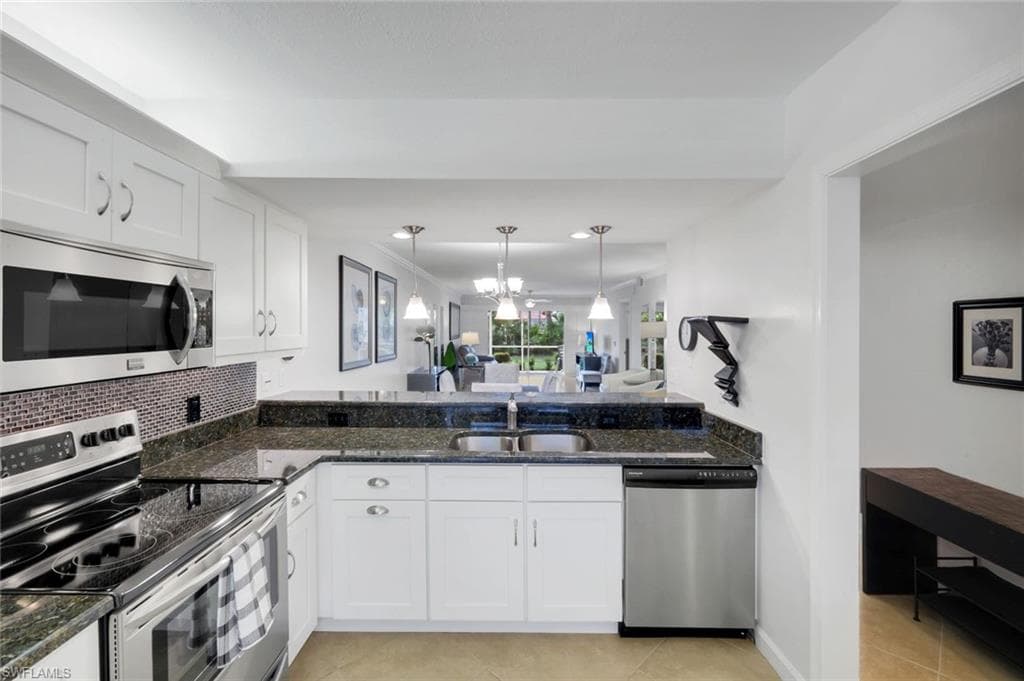 2462 Hidden Lake DR 201 NAPLES, FL 34112