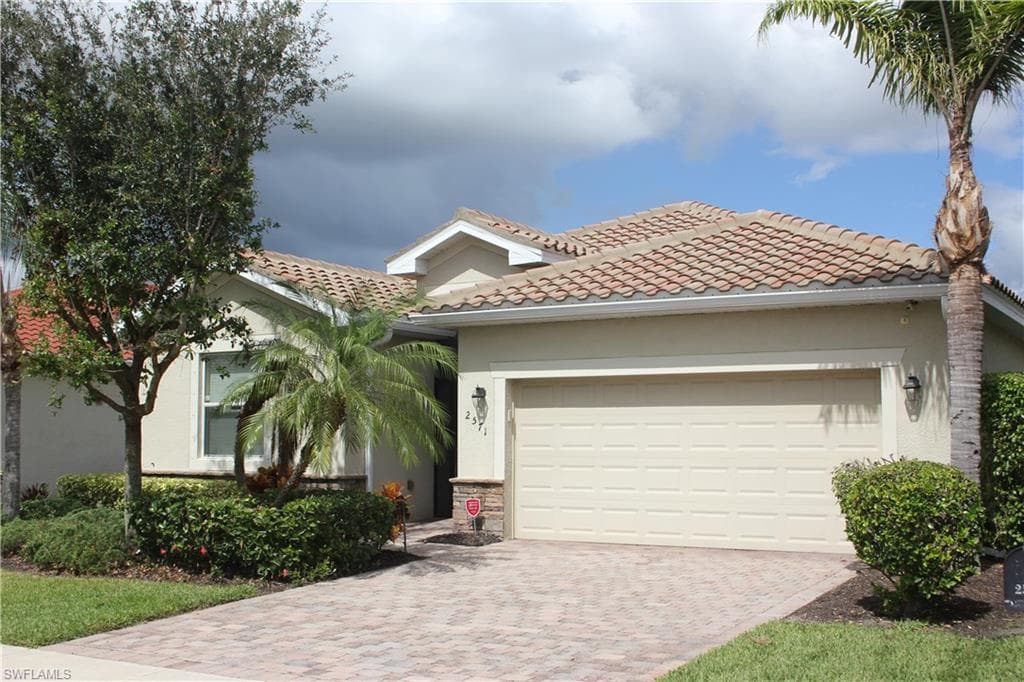 2571 Laurentina LN CAPE CORAL, FL 33909