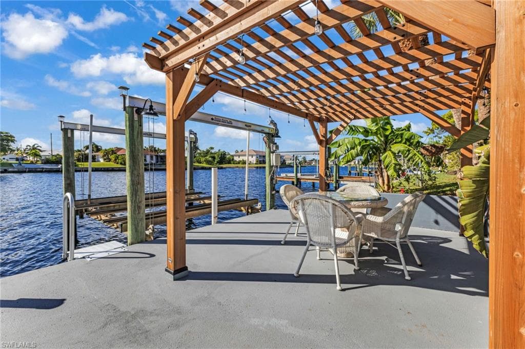 714 SE 43rd ST CAPE CORAL, FL 33904