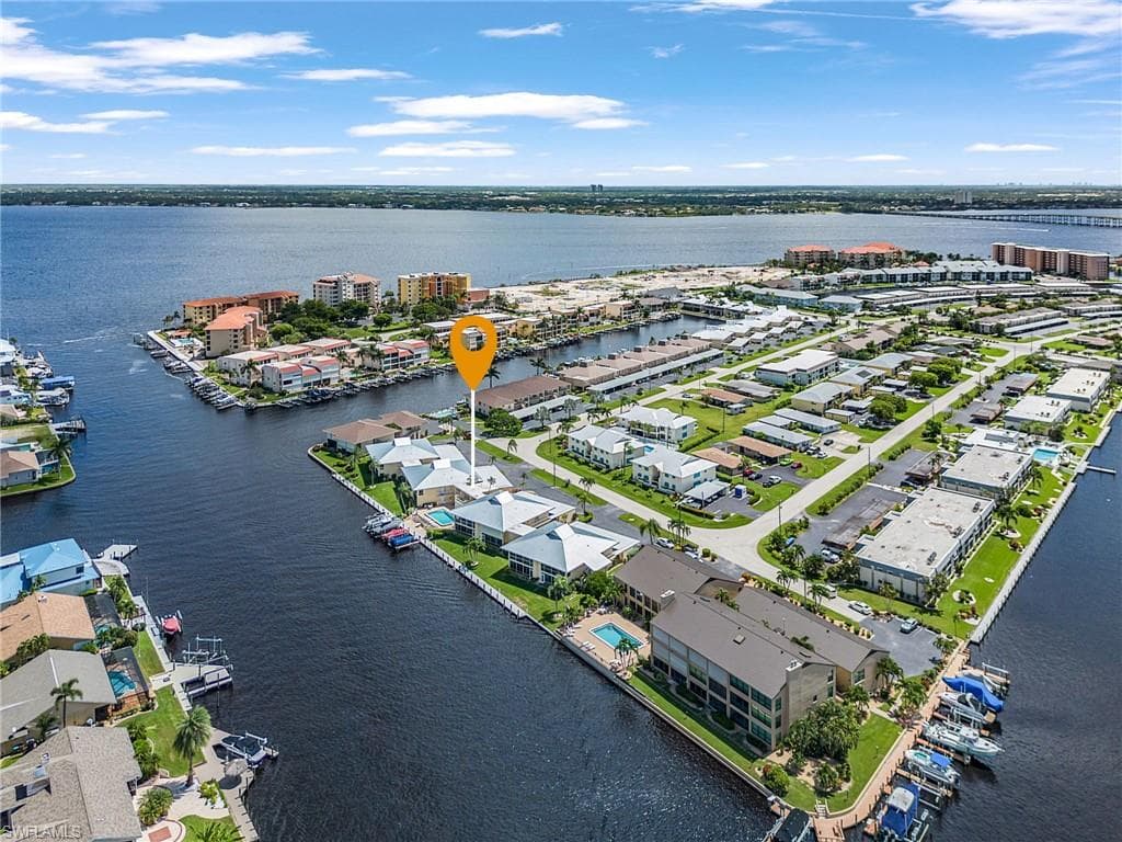 1911 SE 40th TER 201 CAPE CORAL, FL 33904