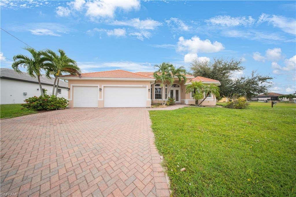3230 SW 4th TER CAPE CORAL, FL 33991